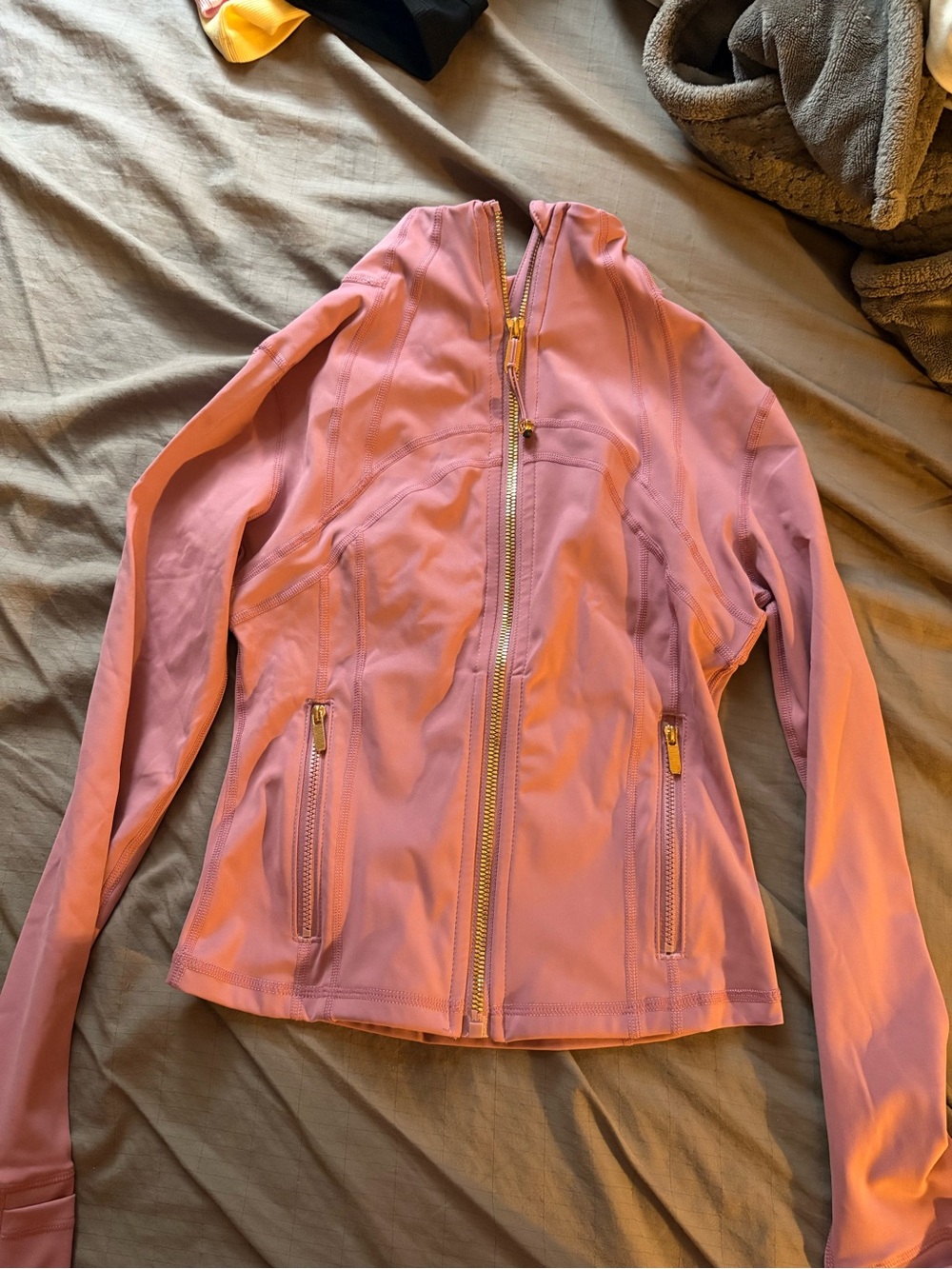 Lululemon size 4 cropped jacket gold zipper